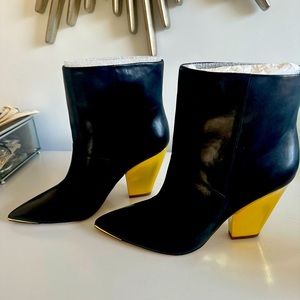 Tory Burch Sz 10 Black & Gold Bootie